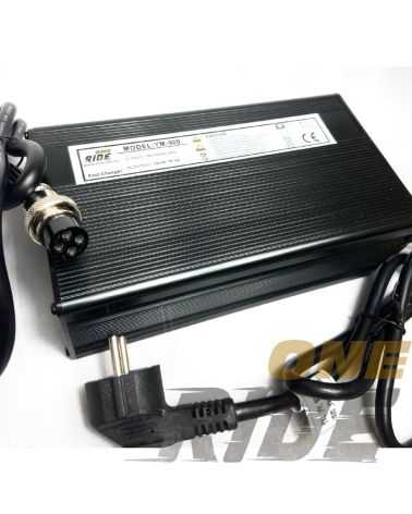 Cargador rápido de 134.4 V 6A para monociclo eléctrico Begode Master.