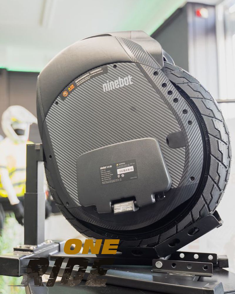 Electric unicycle universal stand